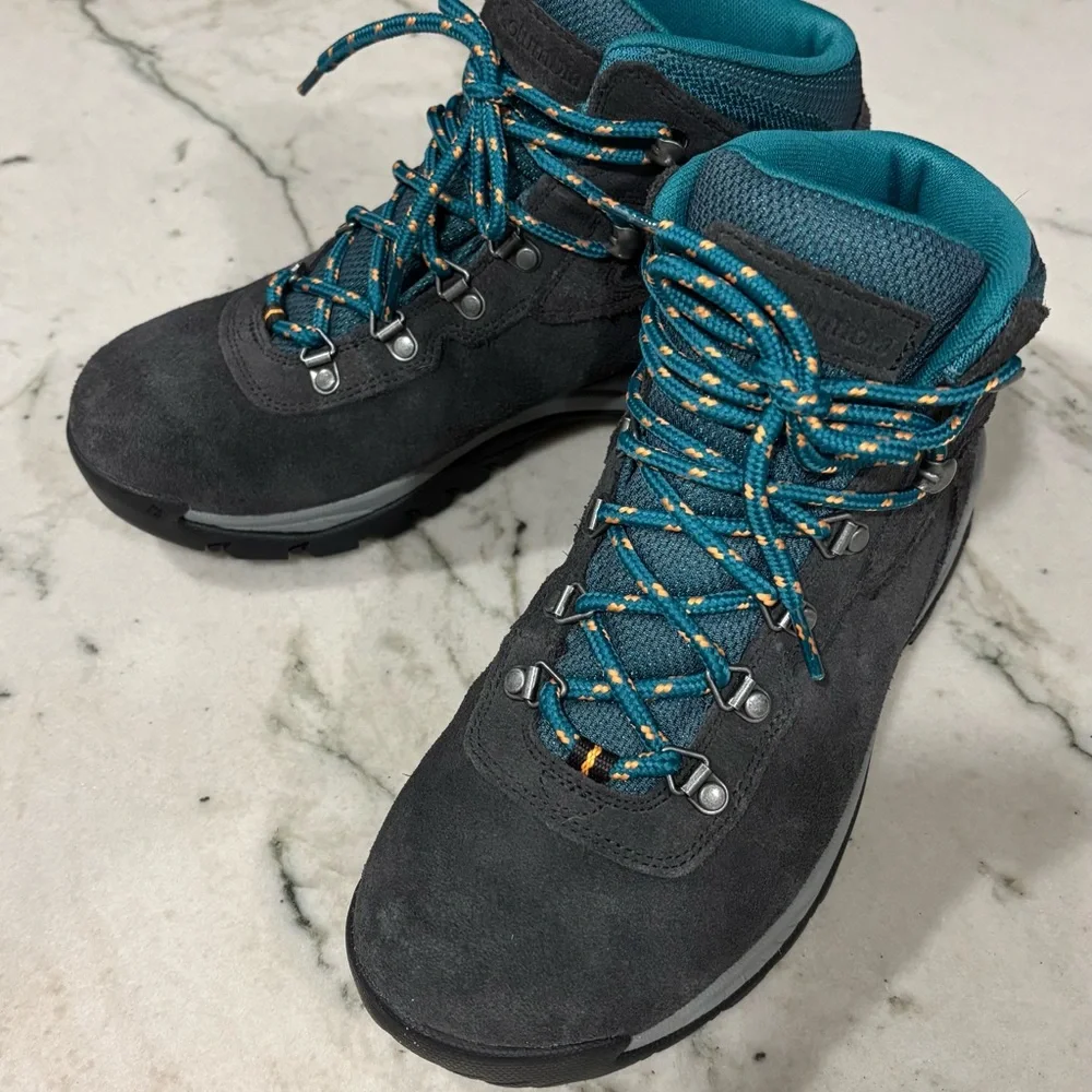 Columbia Women’s  Newton Ridge Outdoor Hiking Boots - Picture 7 of 9